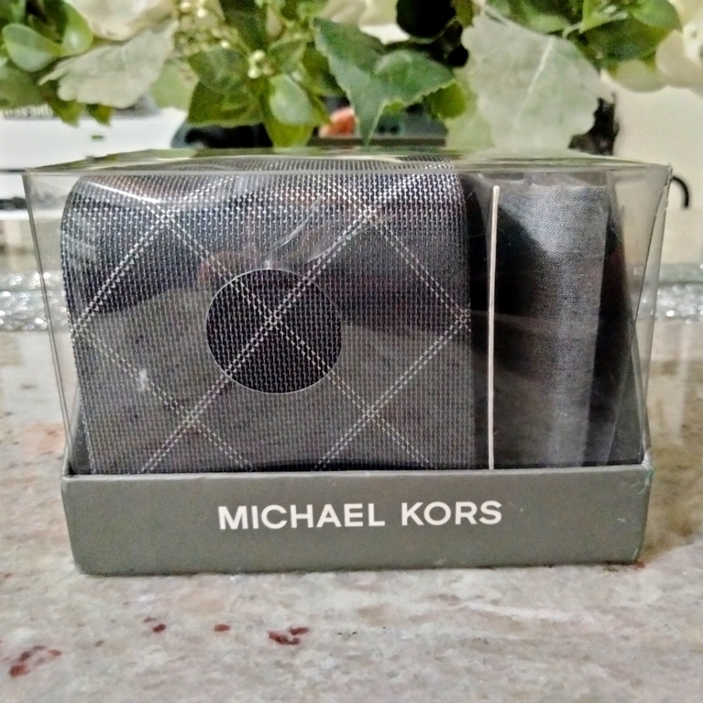 New Men's Michael Kors Tie and handkerchief Box Set